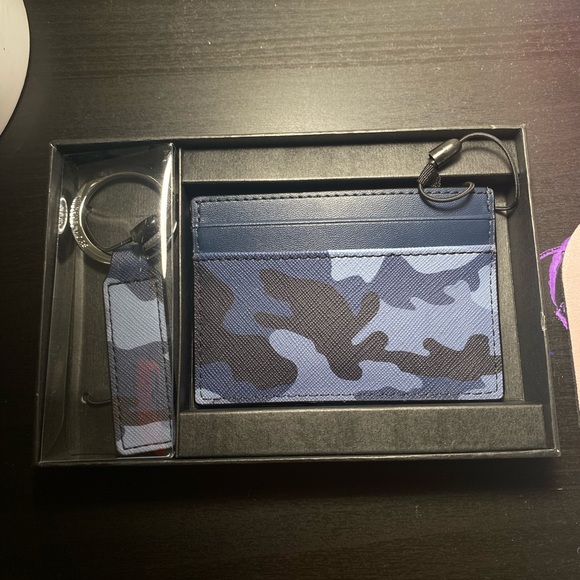 Blue Cameo Michael Kors Wallet/Card Holder and keychain. - Picture 2 of 5